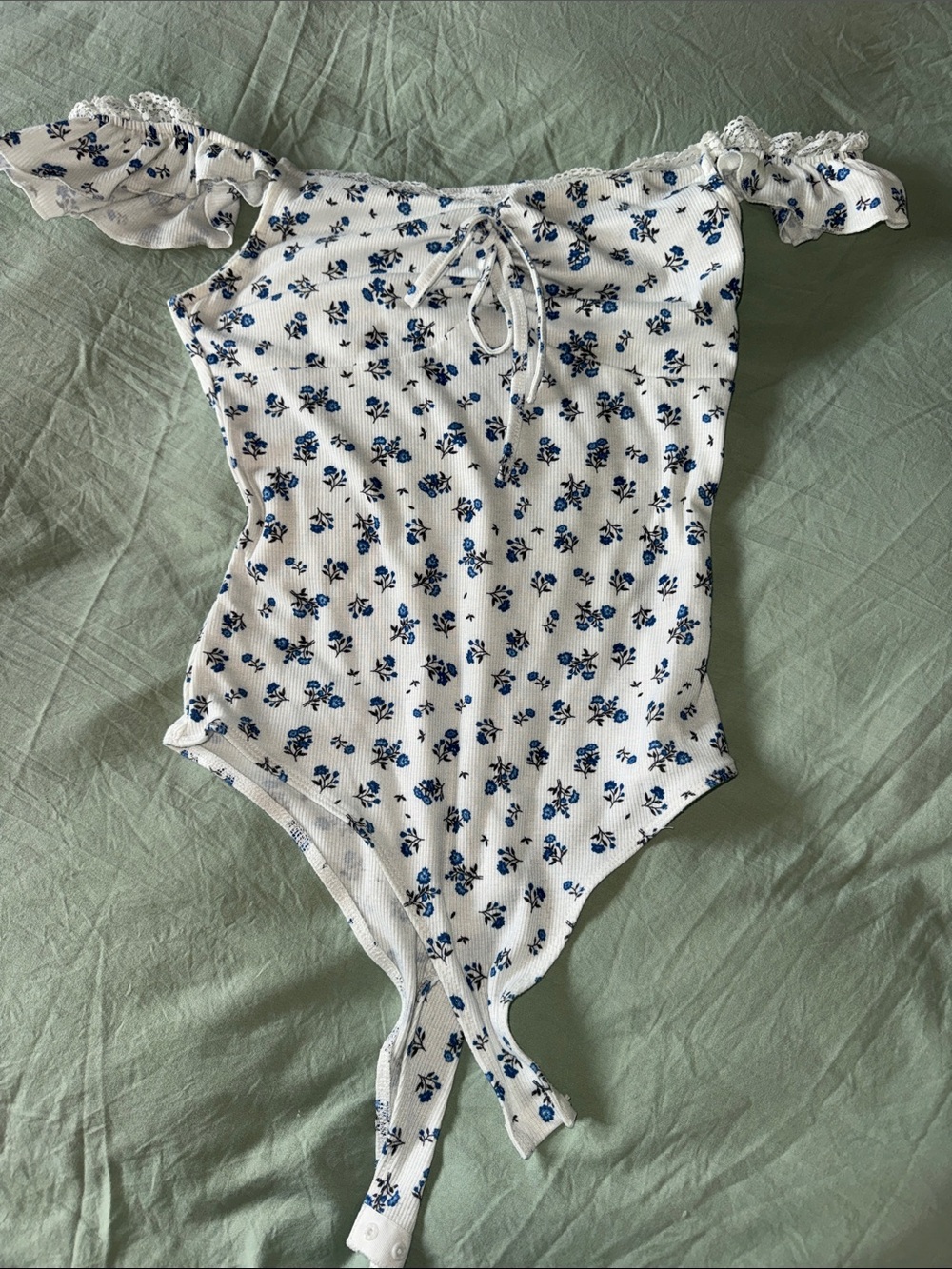 Off shoulder floral print w/ lace detail body suit